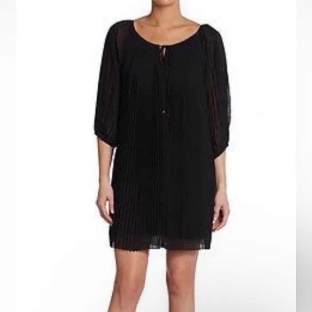 Diane Von Furstenberg Black Pleated dress size 6